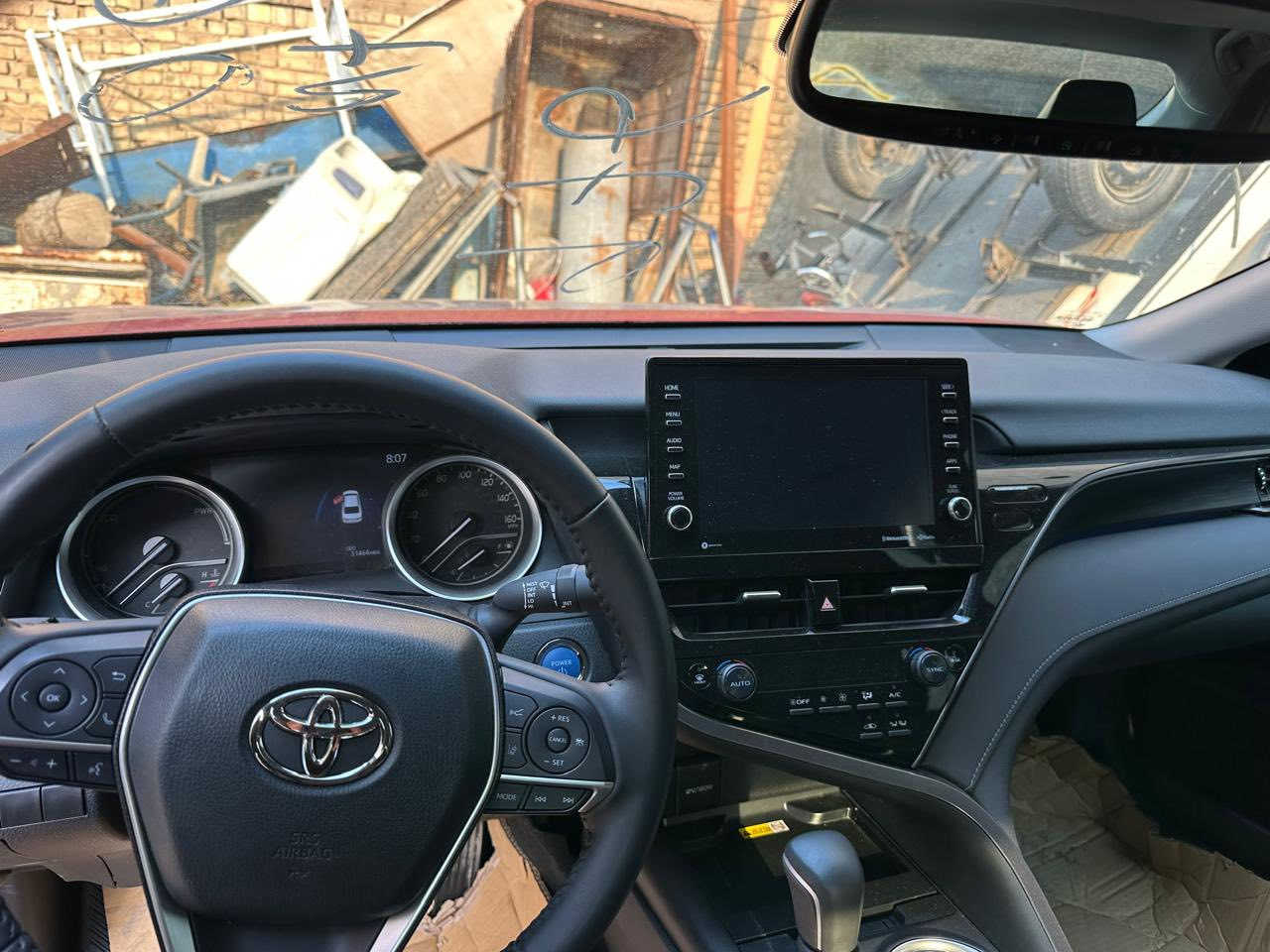 مكينتها 2500 هايبرد
بيها مواصفات كاملة:
 تسخين بالكوشنات
كوشنات كهربا، جلد، ويا داتاشو 
مرايات رادار، رادار أمامي وخلفي
تحديد سرعة، ونظام البريك الأوتوماتيكي
فتحة سقف ، سبويلر 
بيها 3 وضعيات سياقة: ECO – NORMAL – SPORT
شاشة كبيرة ونظام صوتي JBL
بريك بصمة، Auto Hold

 مواصفات هواية بعد
قطعتين بيه بنيد وجاملغ مبدلات اصليات تفصيخ بدون دواخل
ايرباك برده فقط 
مرقم بغداد  
سعر 215 وبيها مجال حك الجية
مكان السيارة الشعب
رقم بغداد 
رقـــم   ***********
