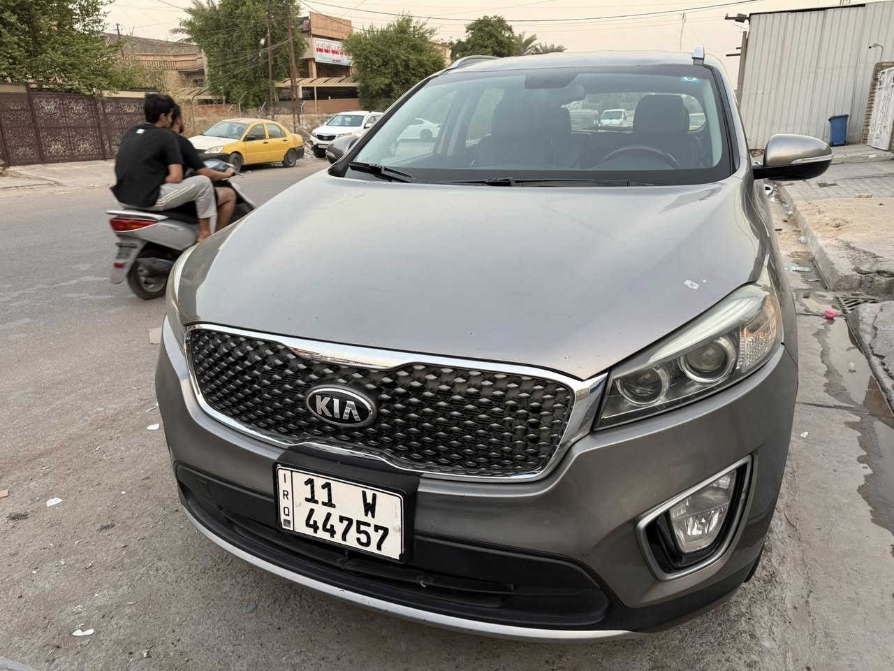 السلام عليكم لبيع كيه سورنتو موديل 2017 سياره جديده معنه لكلمه بيه قطعتين كلير فقط بدون تبديل بدون ضربه سياره ليبل واحد محرك وكير وحداديه وتخم تاير وتبريد كلهن خير من الله )موصفاته 6 سلندر 7 راكب 3 قطع تبريد بصمه رادر 3 نضمه قياده ترحيب ابواب اشير بل مري بردات بلديه قطعتين ويل كروم كامره حساس شاشه بلديه زنون هواي بيه موصفات بس معده بنرامه وصندوك كهرباي وباقي موصفات كلهن بيه بسمي تحويل ثانيوم السعر 180 وبيه مجال كلش قليل العنوان بغداد البلديات رقمي *********** غير متوجد على لفيس وشراي تصل ويدلل
