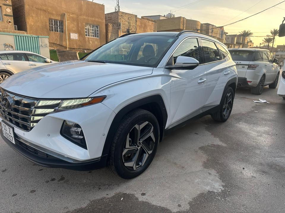 السلام عليكم 
هونداي توسان 2023 هايبرد وارد امريكي 
اللون: أبيض
العداد: 23,000 mi
نوع الوقود: هايبرد (بنزين + كهرباء)
الموقع: بغداد
الحالة: حادث امامي كما موضح بالصور  بالصور 
السعر: 22,500 دولار بيه مجال بسيط 

أهم المواصفات:

فئة Limited (أعلى فئة) بالتوسان 

تشغيل عن بعد + التحرك من البصمة 

محرك 1.6 تيربو + كهرباء – 226 حصان

دفع رباعي AWD + H-TRAC

فتحة سقف بانورامية كاملة 

شاحن لاسلكي

كروز كنترول ذكي

نظام توفير الطاقة ECO + وضعيات قيادة متعددة ( سبورت - سمارت - ثلج ) 

شاشة وسطية 10.25 إنش + عدادات رقمية

كاميرات 360 درجة + حساسات امامية وخلفية + نظام auto park

نظام ملاحة

فتحة سقف بانورامية

مقاعد جلد كهربائية – تبريد وتسخين
+ تسخين المقاعد الامامية 

نظام صوتي Bose

مكيف إلكتروني مزدوج

جنوط 19 إنش

إضاءة أمامية وخلفية LED

دخول وتشغيل بصمة

نظام النقطة العمياء + المحافظة على المسار + رادار امامي 

باب خلفي كهربائي بفتح ذكي

السيارة فول مواصفات للأخير وبعد بيها مواصفات 

للاستفسار:
*********** (متوفر على واتساب)
