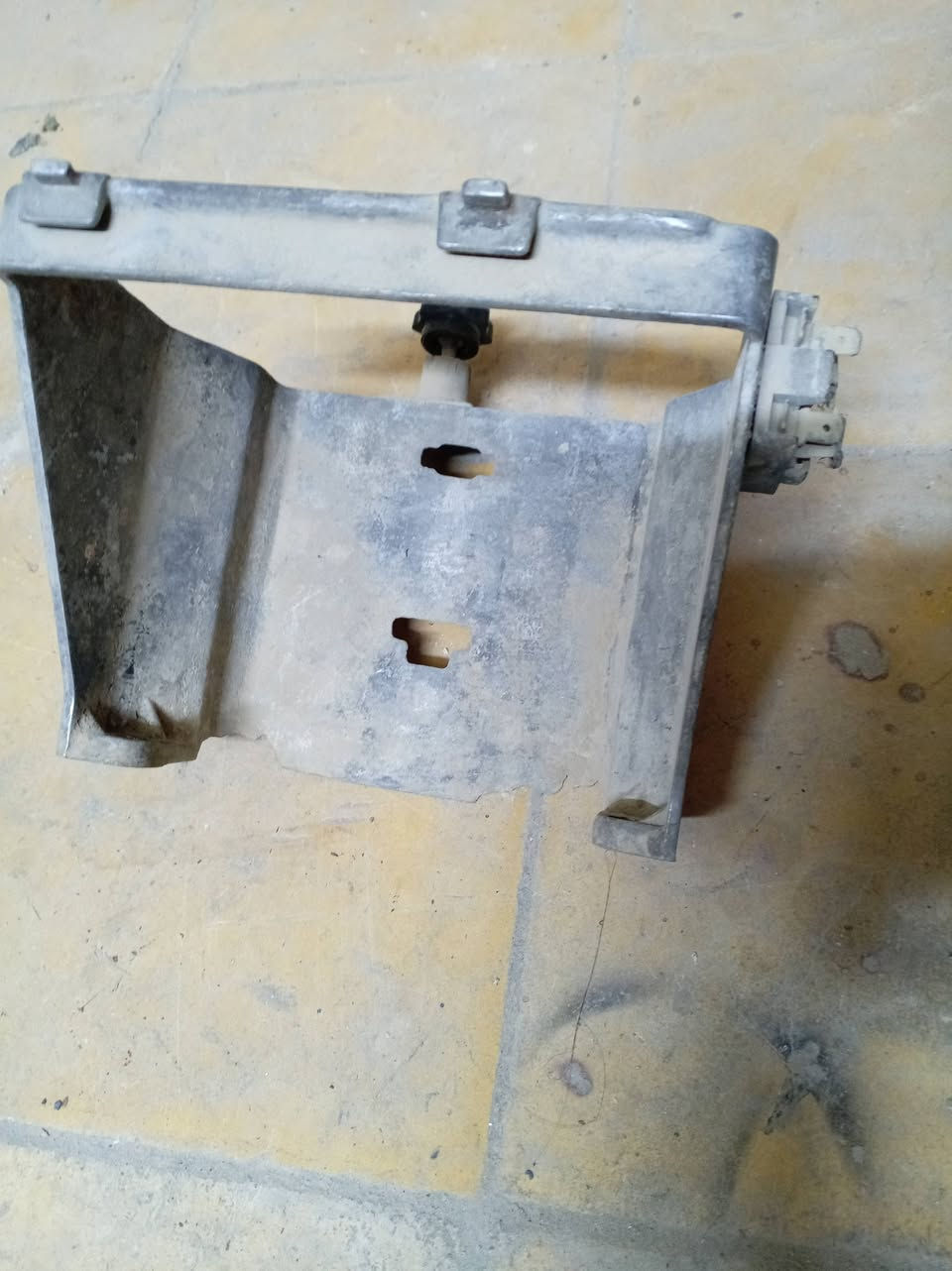 قاعدة باتري 81 للبيع للاتصال ***********
