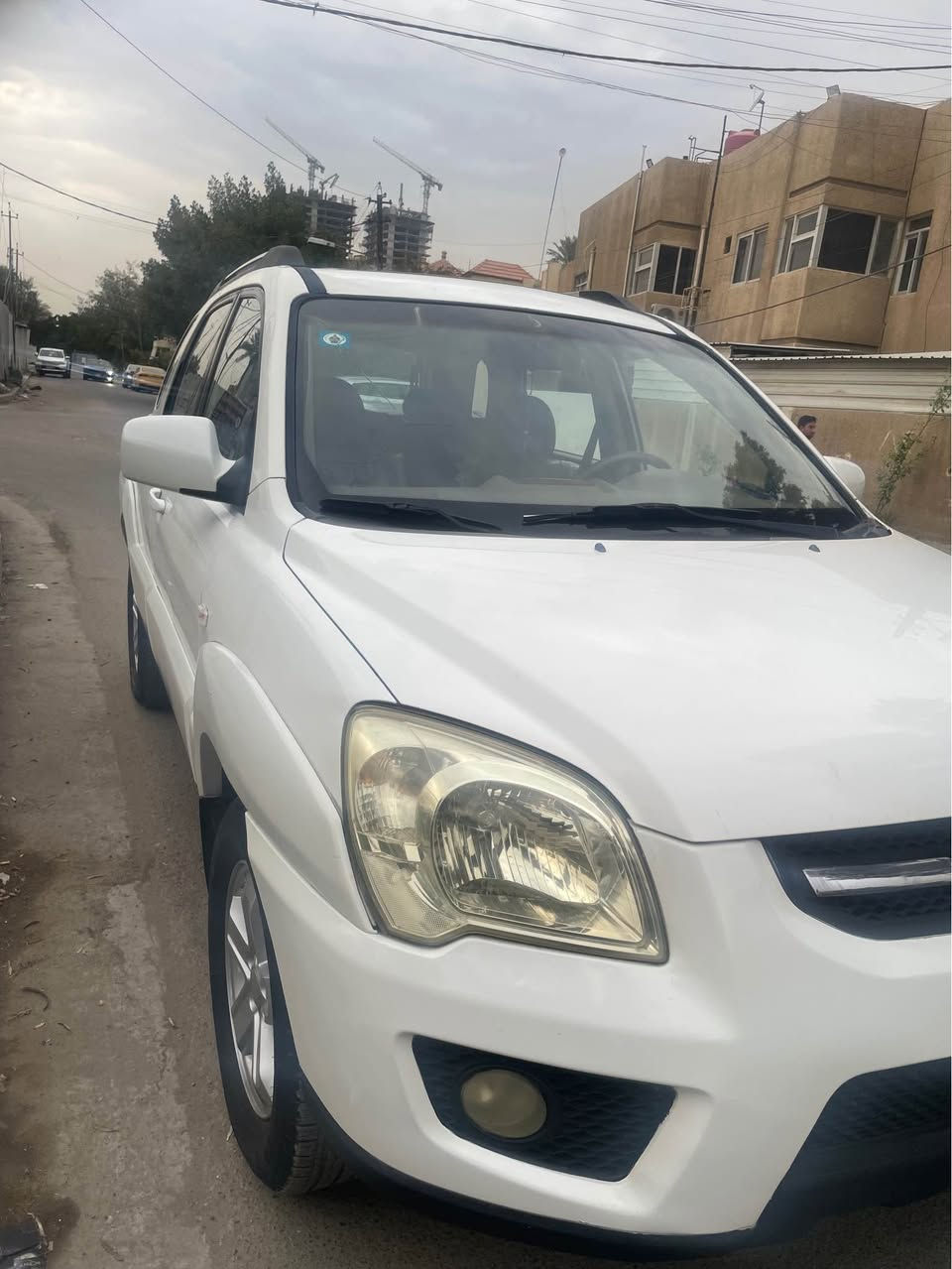 السلام عليكم كيا سبورتاج موديل 2010 بيه صبغ  جاهزه من كل النواحي وكالة الدولية عله ايد  وحده من سنه 2011  مكان السياره الكراده للاستفسار الاتصال على الرقم *********** السعر 110دولار بيه شوي مجال بغداد, العراق
