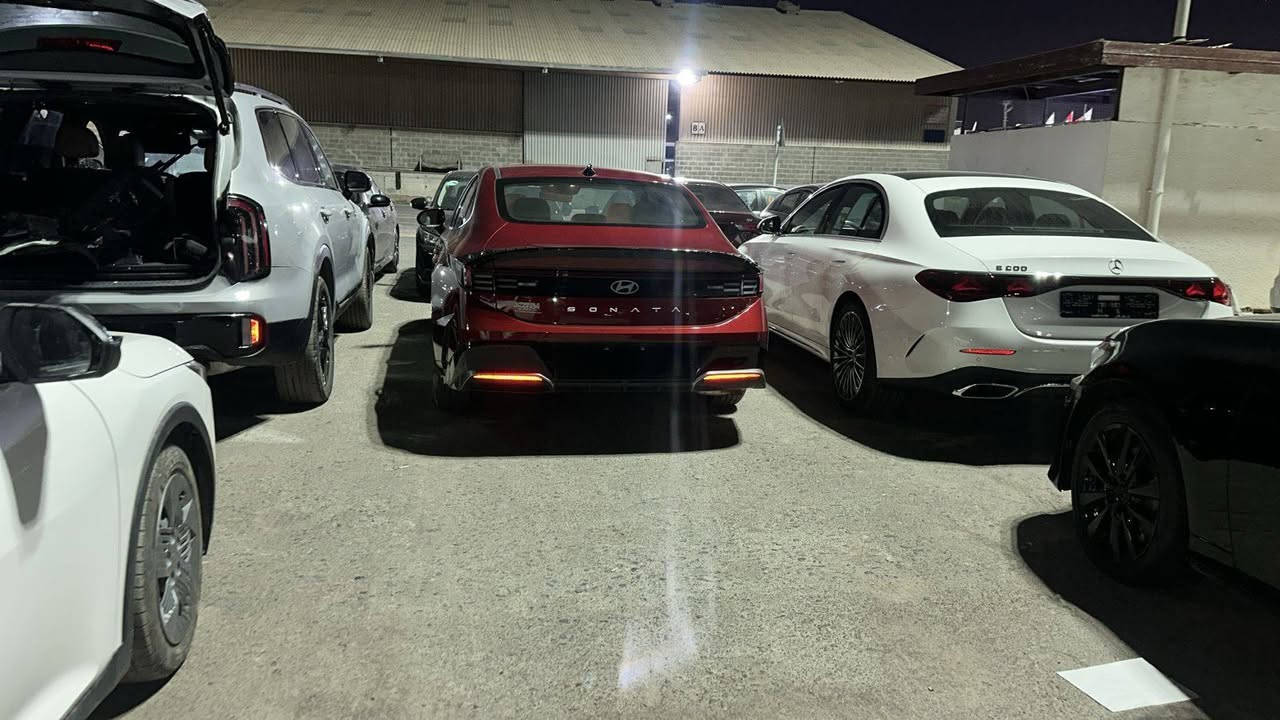 #سعر_مناسب_جدا_جدا_180ورقةومجال 
#Hyundai_Sonata_Sel_2024_Red_2_5 #vin_KMHL64JA8RA367905
#Mileage_10453_miles

سوناتا SEL 2024 - لون مميز (احمر دم الغزال)/وارد أمريكي / محرك 2.5/
كير 8 نمر
المواصفات:
• تشغيل عن بُعد
• دخول وتشغيل بصمة
•دجبول شاشات متصلة كبيرة ولمس مع سماعات ماركة براند
• نظام النقطة العمياء
• رادار أمامي + فرملة طوارئ تلقائية أمامي وخلفي
Apple CarPlay شاشة كبيرة تدعم•
• كرسي السائق كهربائي
• تدفئة للمقاعد الأمامية
• منافذ شحن خلفية
• الزجاج الأمامي (السائق + الراكب) دبل جام
• محرك 2.5 طبيعي - مرغوب
• كير 8 نمر - اقتصادي 
الحادث جانبي فقط جهة النفر كما موضح بالصور ورقم الشاصي مذكور علما بجم كبس وخلف  ماشية ١٠ الالاف فقط اخت الجديدة سيارة راقية بمعنى الكلمة من ناحية الشكل واللون و موصفاتها وبالعافية على الي تكون من نصيبه 🌹
 السعر ١٨٠ ورقة ومجال للطيبين
مكان دهوك
VIN: KMHL64JA8RA367905
للراغبين الاتصال على الخاص
 #دهوك #سوناتا #موديل2024 #مميزه دهوك, العراق


**إذا كنت صاحب هذا الإعلان وتريد حذفه لأي سبب، رجاءا أرسل رسالة إلى الدعم الفني**