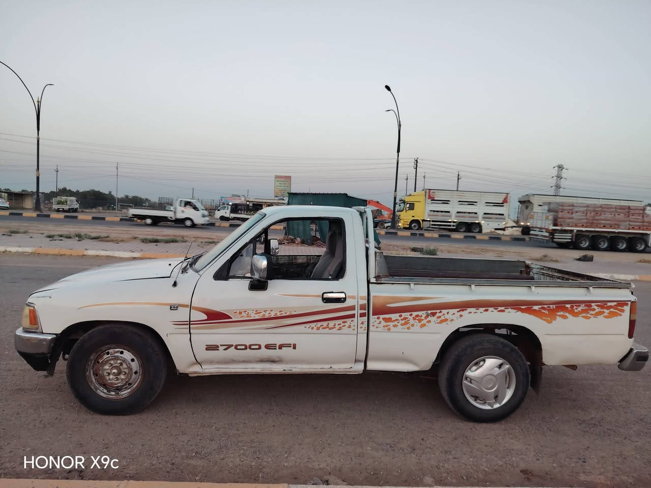 السلام وعليكم للبيع بيكم موديل 1989 رقم صلاح الدين سنويه لل 2028 مشروع وطني  مصبوغه عام اثر جراد محرك كروسيده 4 كير شاصي مكفول سياره خير من الله ما بيها اي نقص مكان السياره ديالئ والشراي يدلل ***********
