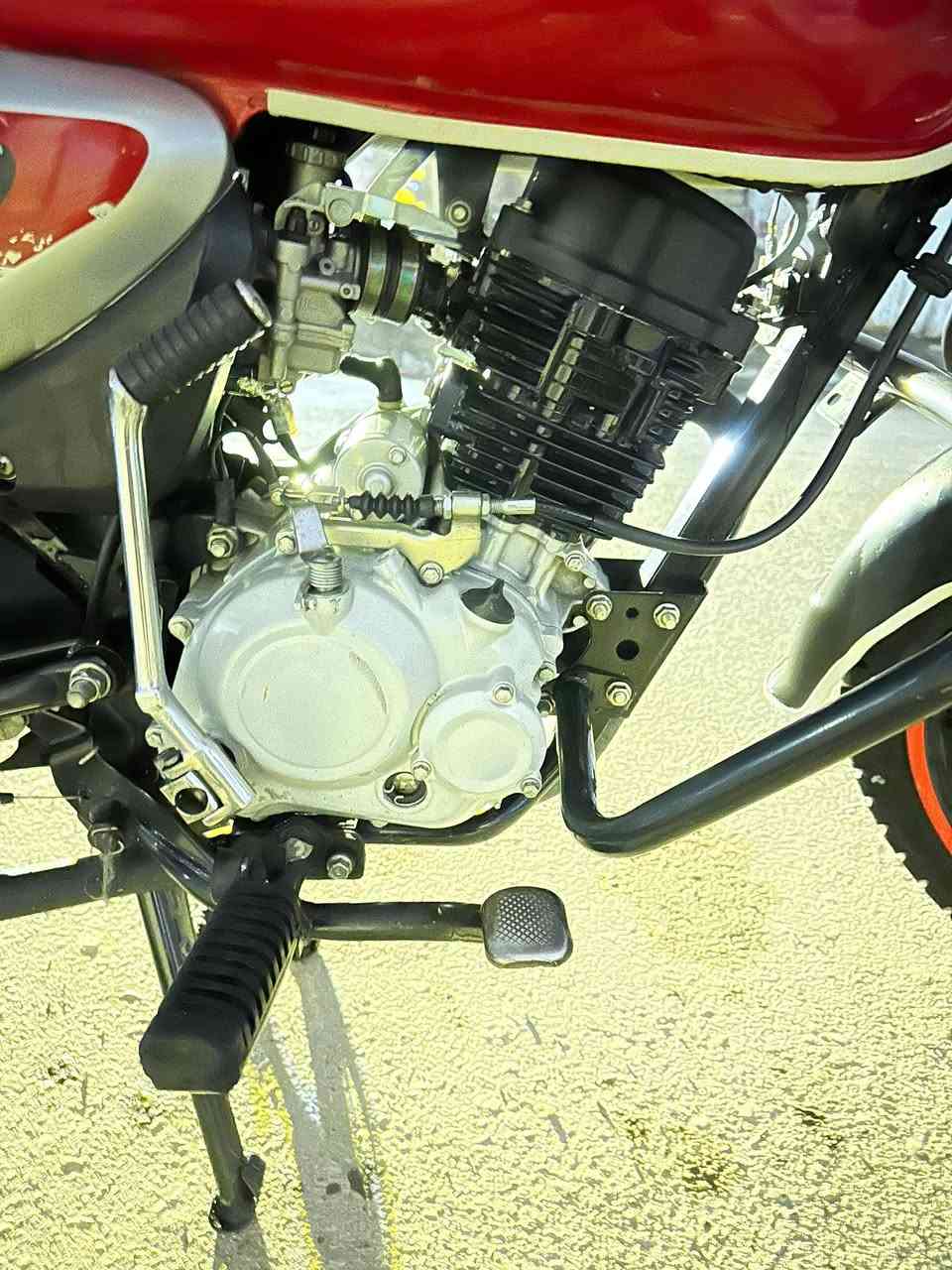 السلام عليكم للبيع بوكسر 23 كفاله عامه ماشيه 19 الف دراجه اخت الزيرو اوراق كامله الدراجه جانت متروكه فتره المكان بغداد السيديه السعر 200000 وبيه مجال  الله شاهد الدراجه بالحقيقه احلا من الصور بهواي اليحب يتواصل خاص او يتصل ع رقمي ***********
