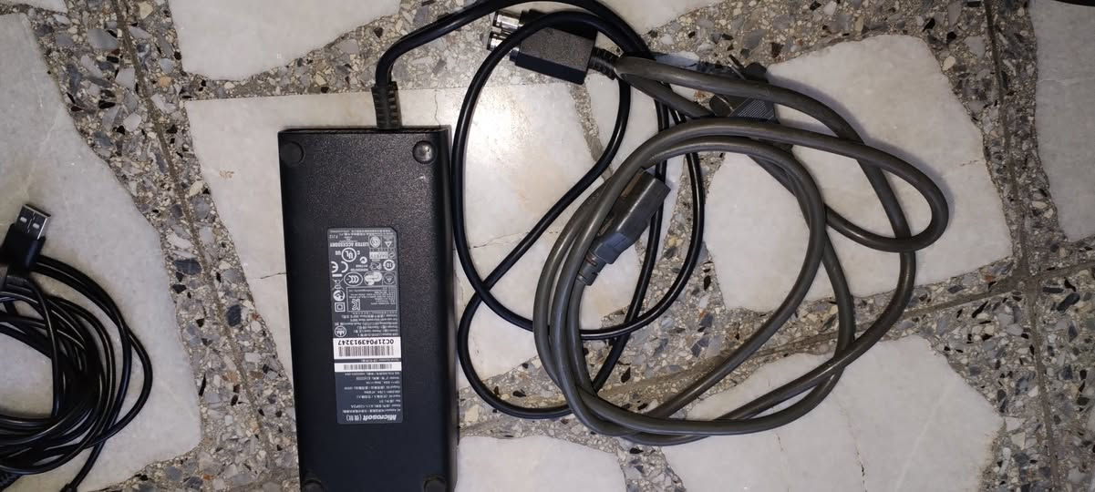 السلام عليكم 
اكس بوكس 360 مهكر للبيع مع:
- يدات عدد 2 وياهن حافظة وبطاريات 3 وشاحنات 2 
-وهارد حجم 250 كيكابايت
-ومحولة والواير كهرباء اصلية
-الكفر الخارجي نظيف جدا 
بيه هواي العاب من ضمنها :
فيفا 19
ماينكرافت 
قراند 5
فورزا 2
فورزا موترسبورت
كول اوف ديوتي جزاين
مورتل كومبات 
وهواي العاب قوية اخرى موجودة في الصور
مكاني بغداد الكرخ 
السعر 130 الف وبي مجال للاستفسار خاص ***********
