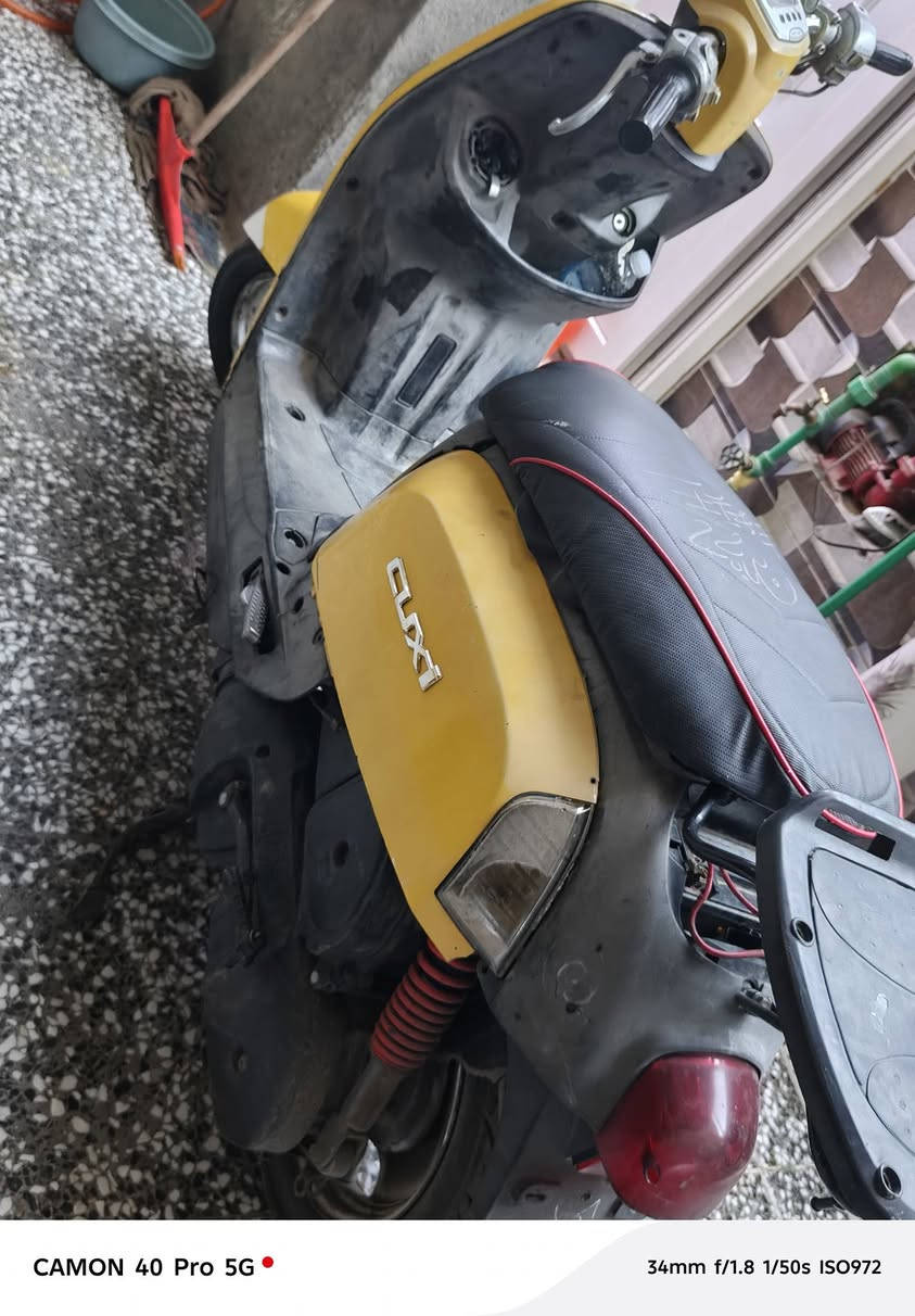 السلام عليكم شباب ماكس بوليس نوزل دراجة نضيفه بشكل شلعه معدل خير من الله بيهه ملاحضات بسيطه مكاني بغداد البلديات هاتف *********** السعر 625 وبيهه مجال
