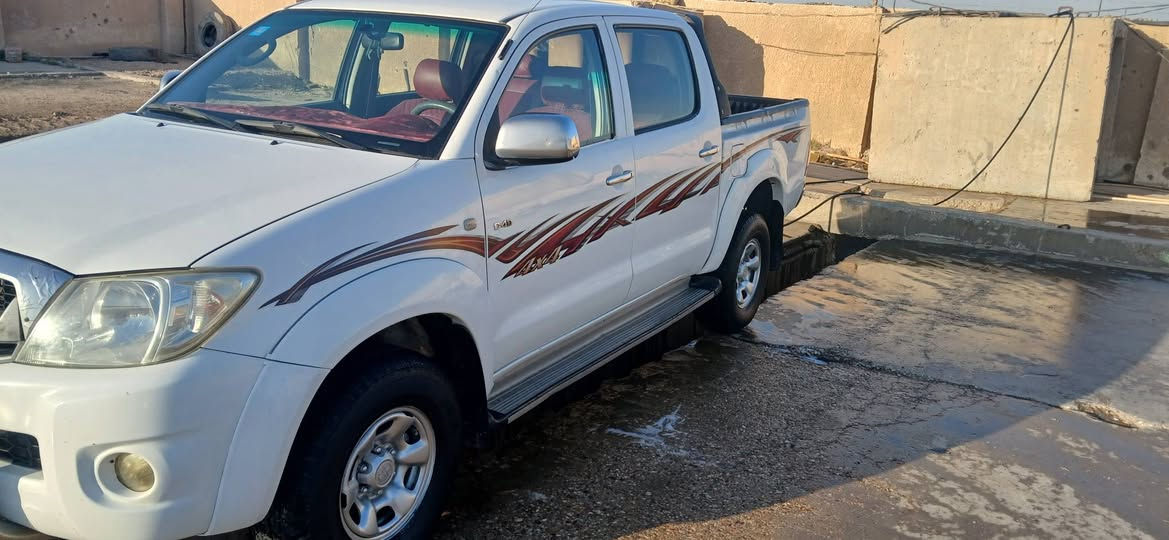 هيلوكس كويتي تيوتا  2011 رقم بصره فور ويل مكينه كاز مكفوله تبريد تدفئ شغاله كفاله عامه بيه  قليل بارد تخم تاير جاهزه السعر ١٥٥ بيه مجال بيع مراوس مكان بصره اتصال بلرقم ***********
