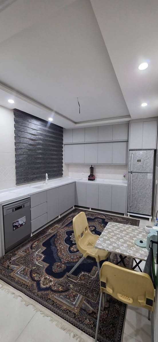 دار للبيع العنوان خانقين مجمع راسان 
المساحة ١٥٠م استقبال وصالة ومطبخ 
وغرفتين نوم وصحيات مخزن طابق 
الثاني مبلغ الكلي ٥٥٠ ورقه واصل ٣٣٠ 
باقي اقساط ماعدا الإستفادة للاستفسار 
مراجعة مكتب رابەر شارع المزرعة قرب 
جامع هداية ***********
