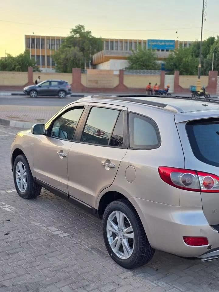 للبيع هيونداي سنتافي — فول مواصفات — رقم بغداد الجديد باسمي ✨🔥
مكينة V6 مامفتوحه 
فتحة سقف
7 راكب
3 قطع تبريد ثلج
كشن جلد
كراسي كهرباء + تدفئة
مكينه وكير وحداديه وتبريد مكفوله 
سيارة نظيفة استخدام شخصي 
مكفوله من الحادثه صبغ مكانات اثرجرد 
السياره 7شكل 2012 عنوانه كربلاء $115
***********
***********
