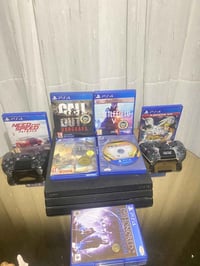 للبيع بلايستيشن 4 برو سعة التخزين 1 تيرا نظيف شرط الفحص , يدات ٢  اللع...