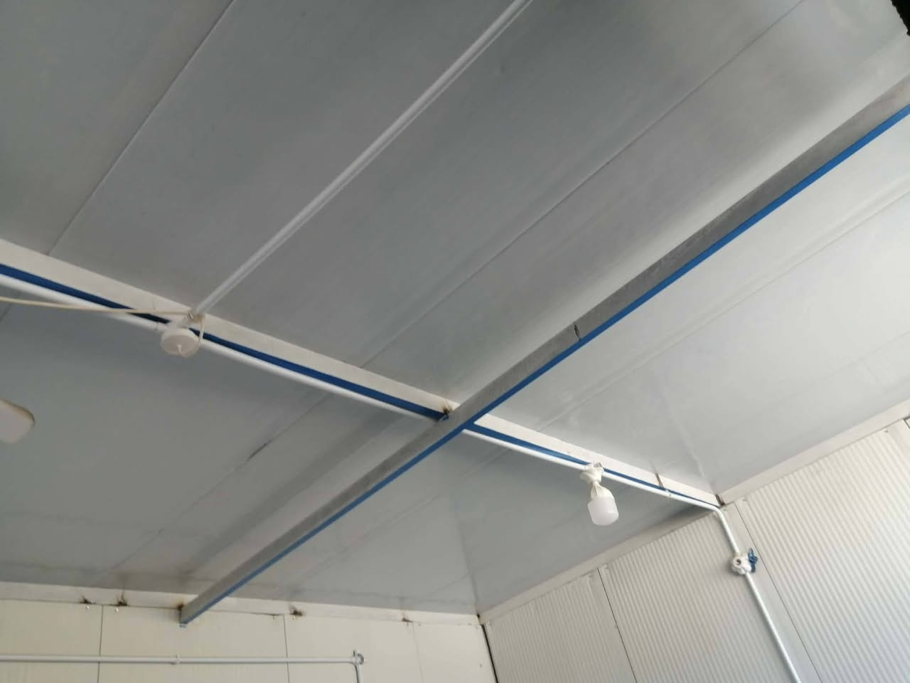 سلام عليكم عندي هاي الغرفه مال سندويش للبيع جام خانه وياه كامله
تقريبن الجداري ١٢ ارتفاع ٣ متر والسقفي ٧ قطع الطول ٧ متره ابيع شلع
***********
