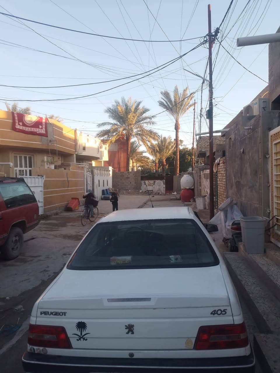 السلام عليكم بيجو  405 موديل 2012 للبيع مكينه وكير خير من الله تبريد وتدفئه شغال تخم تاير نظيف سياره بأسمي مكان السياره بغداد السعر 42 وبيها مجال
*********** بي واتساب
