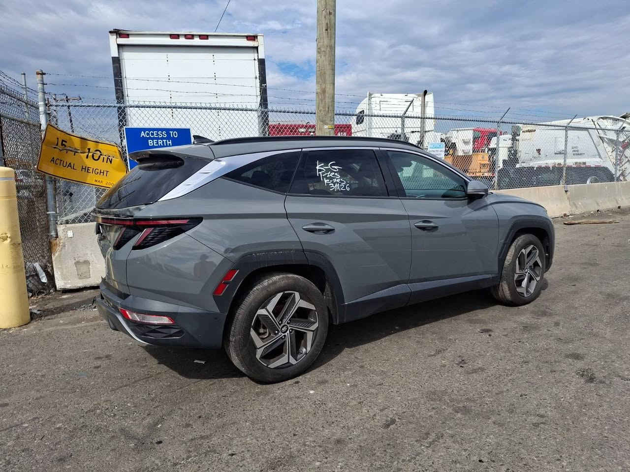 بسعر145$$ Hyundai Tucson Limeted2024
مطروحه بالعقبة بالأردن 

موديل ٢٠٢٤بانزين فوووول مواصفات أعلى فئة بالتوسان...وب١٦٢ورقة لمن لديه كتاب شهداء واصلة لبغداد كاملة 
 مدفوع ضريبة وتعقيب ونقل وكلشي يستلم كاملة باليوسفية وعلى وضعها بدون تصليح ..بس يصلح ويرقم والرقم مجاني على كتاب الشهداء...

لون أسمنتي المرغوب داخل جلدلون أسودملكي.بدون أيرباك ماشية 23ميل حقيقي..
السيارة موجودة واصلة بالعقبة بالأردن تريدها توصل لبغداد خلال يومين أو ثلاث أيام بإذن الله تعالى...

....للأستفسار..العنوان بغداد حي القاهرة شارع الضباط مقابل حسينية آل الرسول.تلفون أو واتساب ***********
