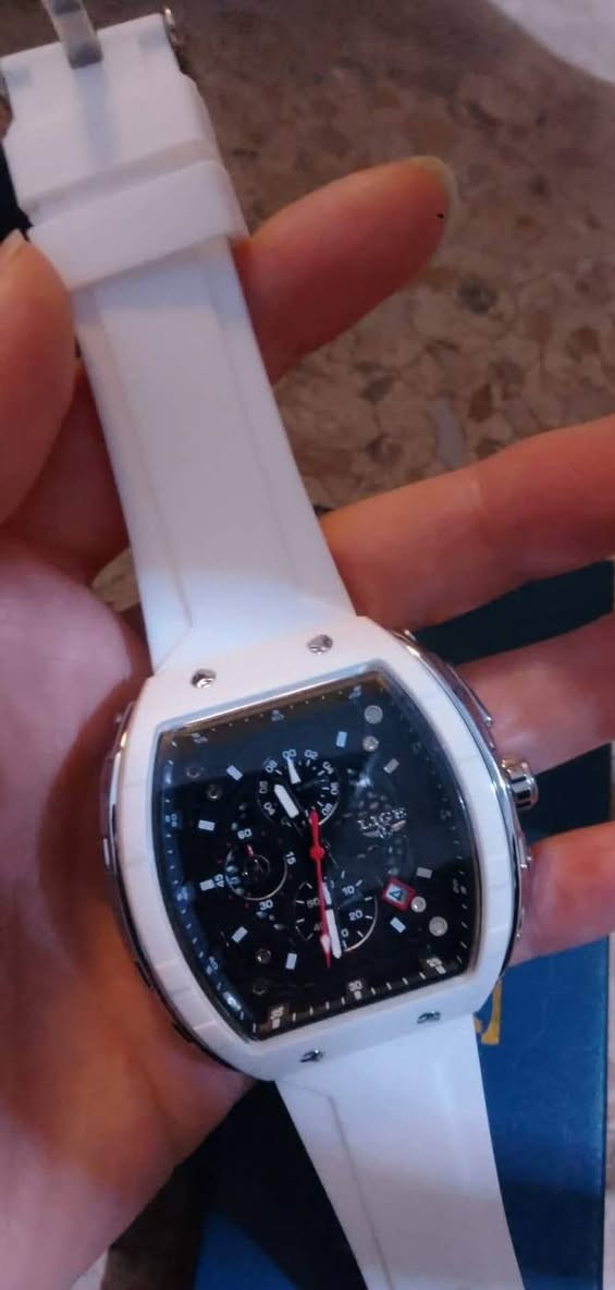 هذه هي ساعة LIGE Tonneau Chronograph (موديل LG89148)، وهي ساعة يد رجالية رياضية. [1, 2]
تتميز الساعة بتصميمها العصري المستوحى من الساعات الفاخرة بشكل البرميل (Tonneau)، وتأتي مع هيكل أبيض متين، وحزام مرن من السيليكون باللون الأبيض، بالإضافة إلى ميناء داخلي باللون الأسود يحتوي على عقارب وعدادات كرونوغراف ونافذة لعرض التاريخ. [1, 2, 3]

هذه هي ساعة LIGE Tonneau Chronograph (موديل LG89148)، وهي ساعة يد رجالية رياضية. [1, 2]


**إذا كنت صاحب هذا الإعلان وتريد حذفه لأي سبب، رجاءا أرسل رسالة إلى الدعم الفني**