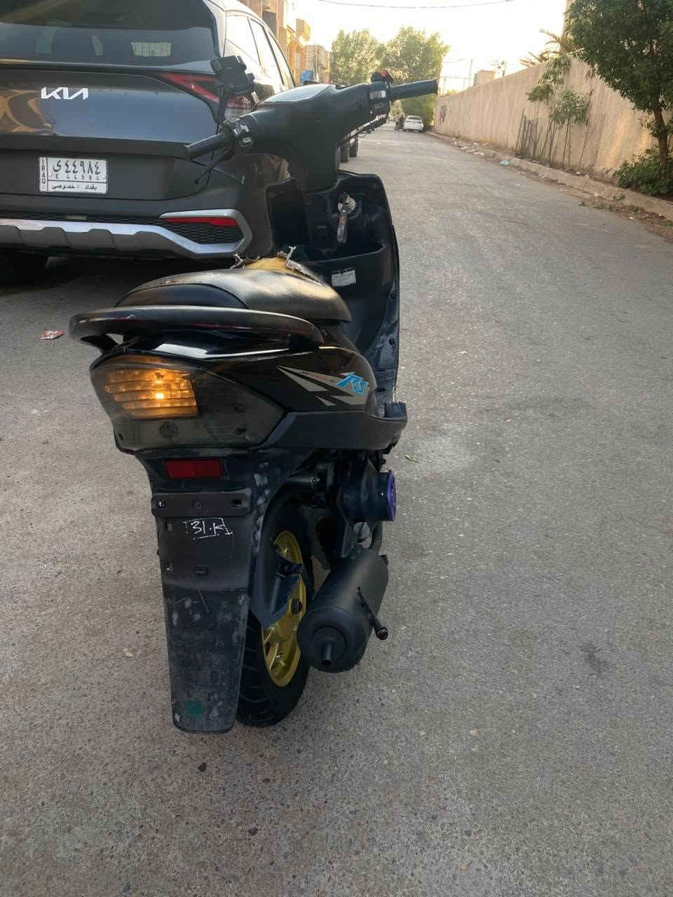 ماكس عدله بوشه ٥٥ بلاد مكينه مكفوله وكفر الدراجه عليهه تزويد يخبل فجوج ذهبي وياله ذهبي قبق فلاوين الدراجه شكد متكول عليهه حلوه وقويه قليل بحقهه نقصهه بس دوشمه كشن السعر ٨٠٠ وبيهه مجال بسيط *********** واتساب
