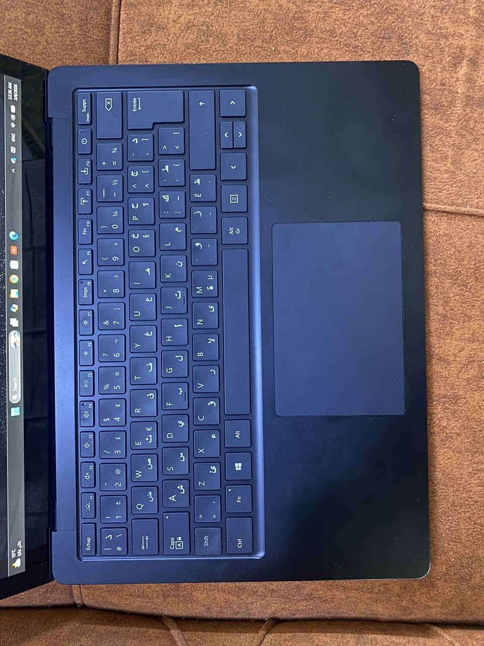 السلام عليكم لابتوب مايكروسوفت سيرفس بوك4 مستعمل للبيع وياه ماوس وجنطة السعر 450 وبي مجال بسيط

المواصفات:
 (16GB :(RAM
512GB سريع بسعة SSD NVMe :التخزين •
• الشاشة: 13.5 بوصة PixelSense لمس عالية الدقة
دقّة العرض 2K) 1504x2256)
Intel Iris Xe Graphics :كرت الشاشة •
• البطارية: تدوم ساعات استخدام متواصل
• نظام التشغيل: Windows 11 أصلي
• الوزن: خفيف جداً لا يتجاوز 1.2 كغم
• الخامة: تصميم أنيق من الألمنيوم الاسود


**إذا كنت صاحب هذا الإعلان وتريد حذفه لأي سبب، رجاءا أرسل رسالة إلى الدعم الفني**