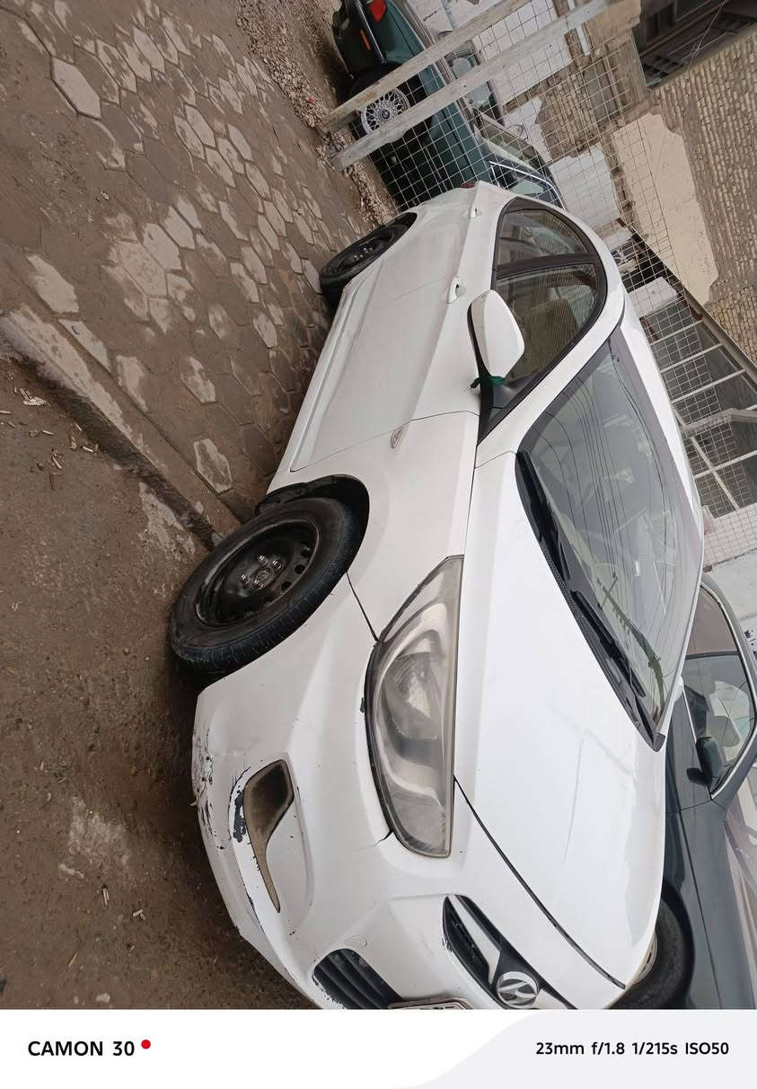 @الجميع السلام عليكم اكسنت موديل 13 
سياره جاهزه مابيه نقص كير ومكينه وحداديه وتبريد كله مكفوال كير عادي 7نمر وي ال بك رياضي مكينه 1600
سياره بيه قطعتين  تبديل وباقي السياره سليمه سنويه لل 28نافذه لل بيع فقط مكان السياره نجف التواصل عل رقم ***********  سعر 72وبيه مجال بصيط حك الجيه
