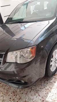 دوج كرفان موديل ٢٠١٨ حادثها جانبي صبغ بابين وجاملغ امامي بجمها كبس سيا...