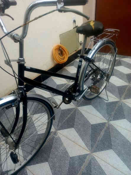 بايسكل للبيع ياباني نظيف السعر ٨٠ وبي مجال بسيط الاتصال على ***********
