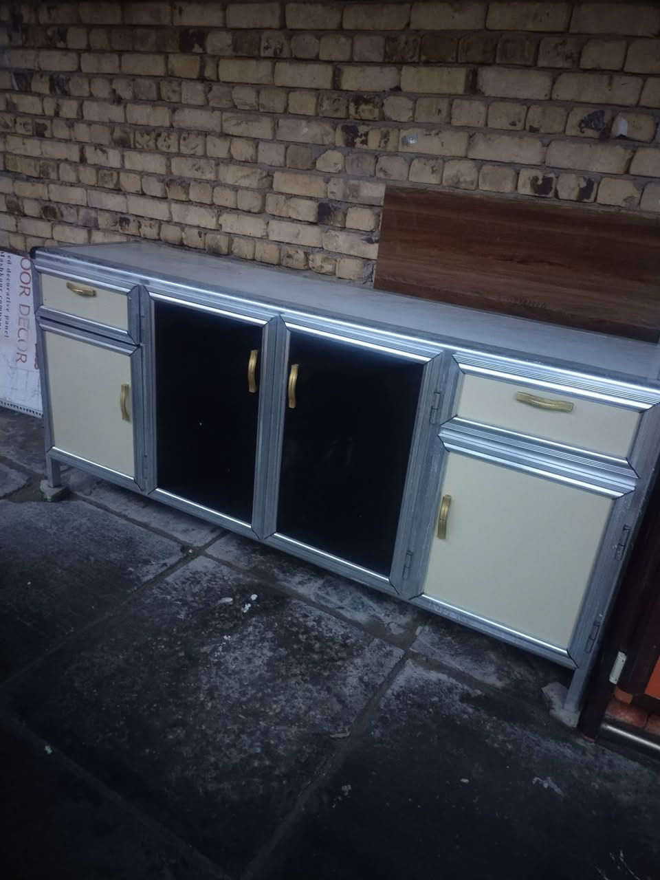 السلام عليكم كاونترات مستخدمات السعر ***********
