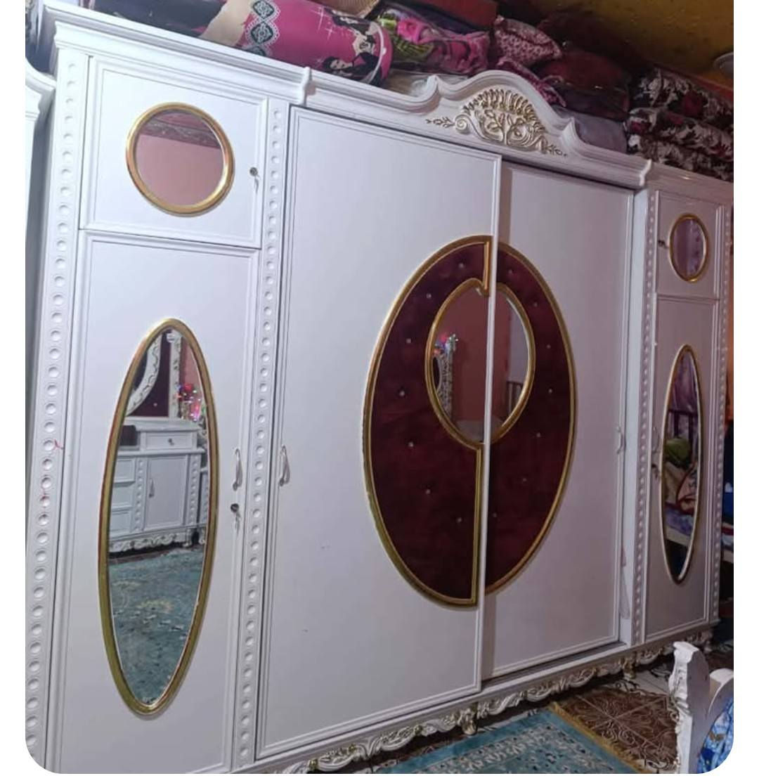 غرفه لبيع نجاره عراقيه شغل درجه اولى صبغ حراري وجهين يعني حتى من الداخل مصبوغه نجاره تزكام ثقيل السعر 2مليون وبيه مجال رقم تليفون ***********
