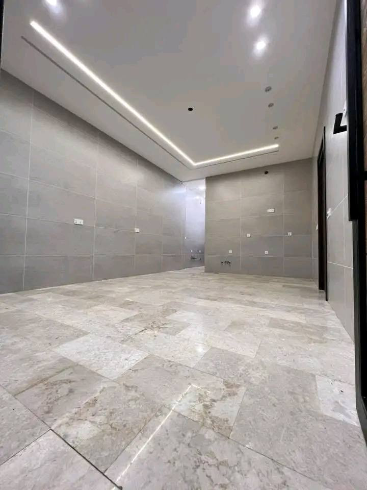 بيت للبيع ولايجار بالشموخ طابقين والثاني باالاداره المحليه الشراي يجي خاص اويتصل برقم ***********  بي واتساب
