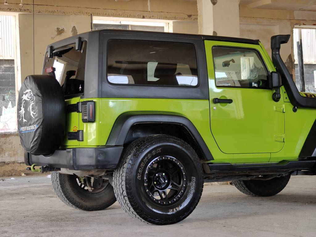 جيب رانگلر موديل 2012 لون مميز  [hidden information]
فول مواصفات 
گير اوتوماتيك 
سگف ٣ قطع 
فور ويل 4*4 
محرك V6 
محرك گير كهربائي شرط 
بدون حادث بيها قطعة وحدة مبدل بلادي  
تحويل شرط 
سيارة بدون اي مصرف كلش جاهز 
سيارة ب اسمي 
سنوية جديد حتا2030

مكان سليمانية .....
0770 0303003 السليمانية, العراق
