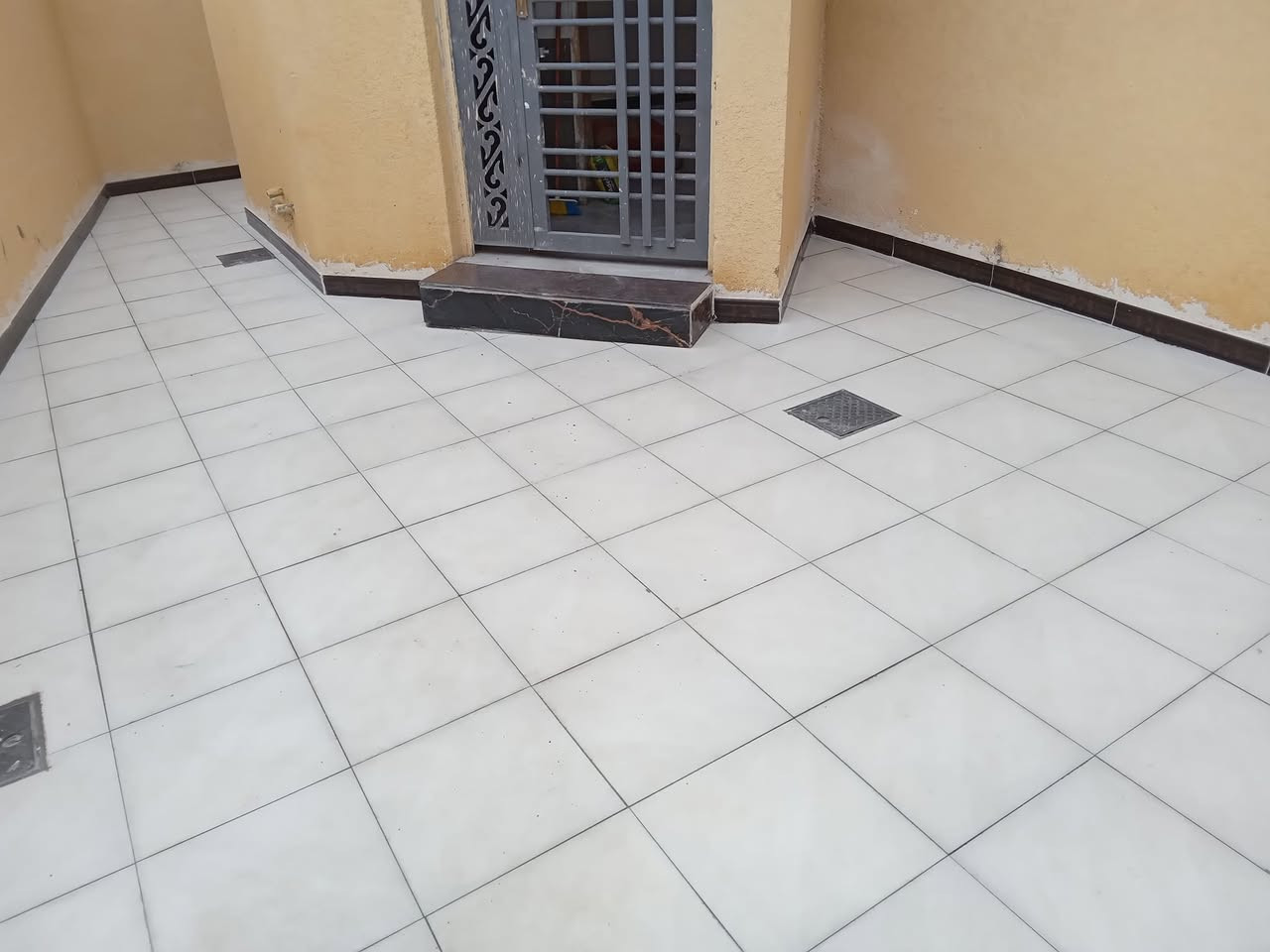 خلفه سيراميك ارضيه جدران شغل درجه اولى وأسعار مناسبه ***********
