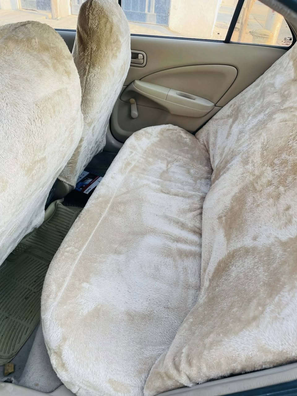 سەرەتا بەناوی خوا نیسان سەنی ٢٠٠٦ بڕاوە سەیارەکە نمونەیە زۆر خاوێنە بێ لێدران کارابایات بەشەرت جائیزە سەیارەکە تەبرید ساردوو گەرم بەشەرت شوێنم ڕانیە تکایە موشتەری نیە سەری خۆتوو منیش مه هێشێنە ***********سعری ٤٥ وەرەقەو مەجال
