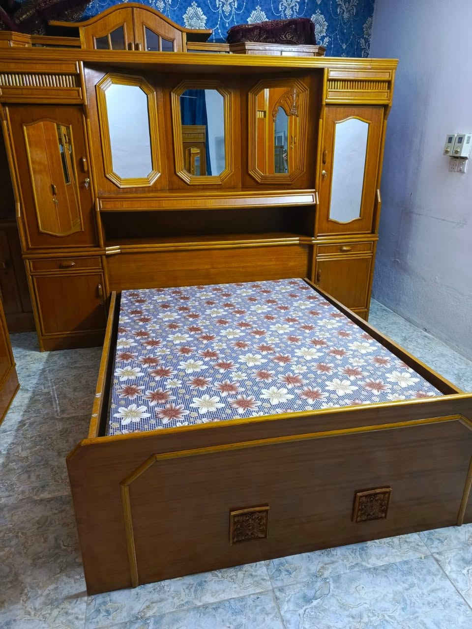 غرفه طابقين داخل خارج صاج تسكام السعر 900بيه مجال المكان بابل طريق السريع قرب محطة انوار بابل الشوملي اتصل ***********
