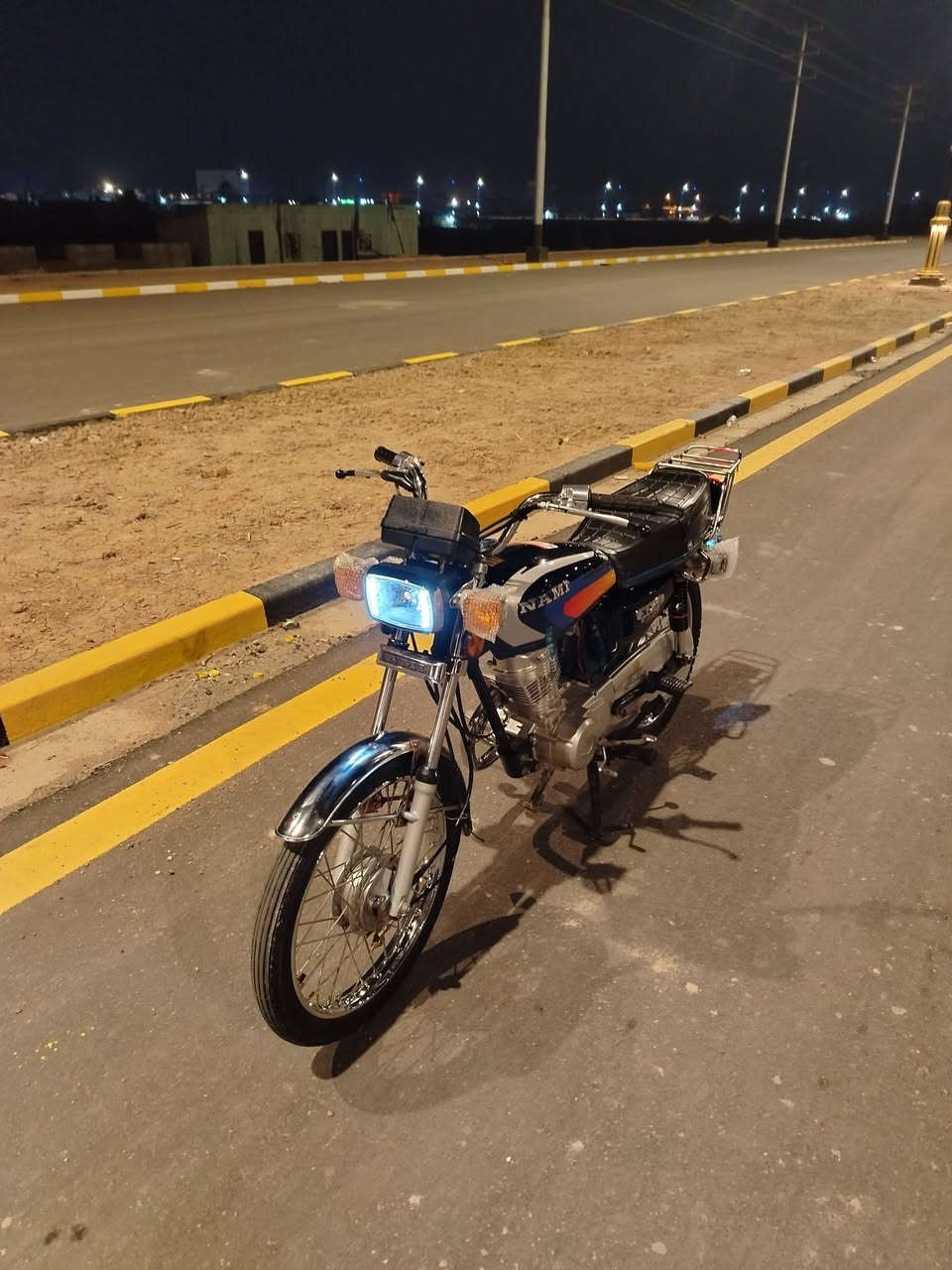 يالله دراجة نامة للبيع بدون اوراق (كلك كلك كلك)  الدراجة خير من الله مامفتوحة بس تفيلس فقط الدراجة شغالة من الطول للطول اسطاب بريك بگ لايت اشاير عينة لايت رون مكينة رون معدل الدراجة تاخذها منا اتزامط بيها كبل حتى الدهن الي اخلي امزويل 20/50 محتفظ بيها دراجة قطعة نادرة السعر والاستفسار خاص


**إذا كنت صاحب هذا الإعلان وتريد حذفه لأي سبب، رجاءا أرسل رسالة إلى الدعم الفني**