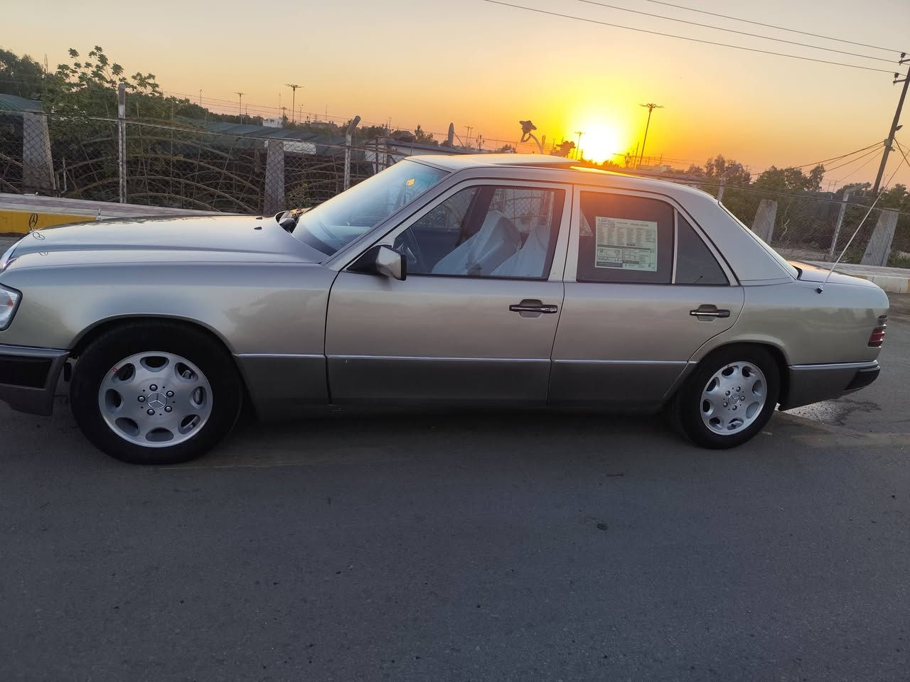 السلام عليكم
السلام عليكم 
مارسدس دب موديل 89 
رقم واسط مشروع وطني سنويه ما منتهيه 
مكينه 3000 بطل اسود تحوير جديد 
قواعد وبرانكيتات كفاله من الخياس 
تبريد ثلج جديد 
تخم تأير  ويل تفاحه حداديه كلها جديد 
السياره مصبوغه صبغ جماليه لا ضربه ولا خياس 
كهرئيات كلها شغاله سنتر لوگ وفتحه  قماره شغاله 
لايت زنون السياره جديده وكامله مابيها اي نقص 
السعر 65 وبيها مجال 
العنوان الناصريه 
رقم الموبايل ***********
