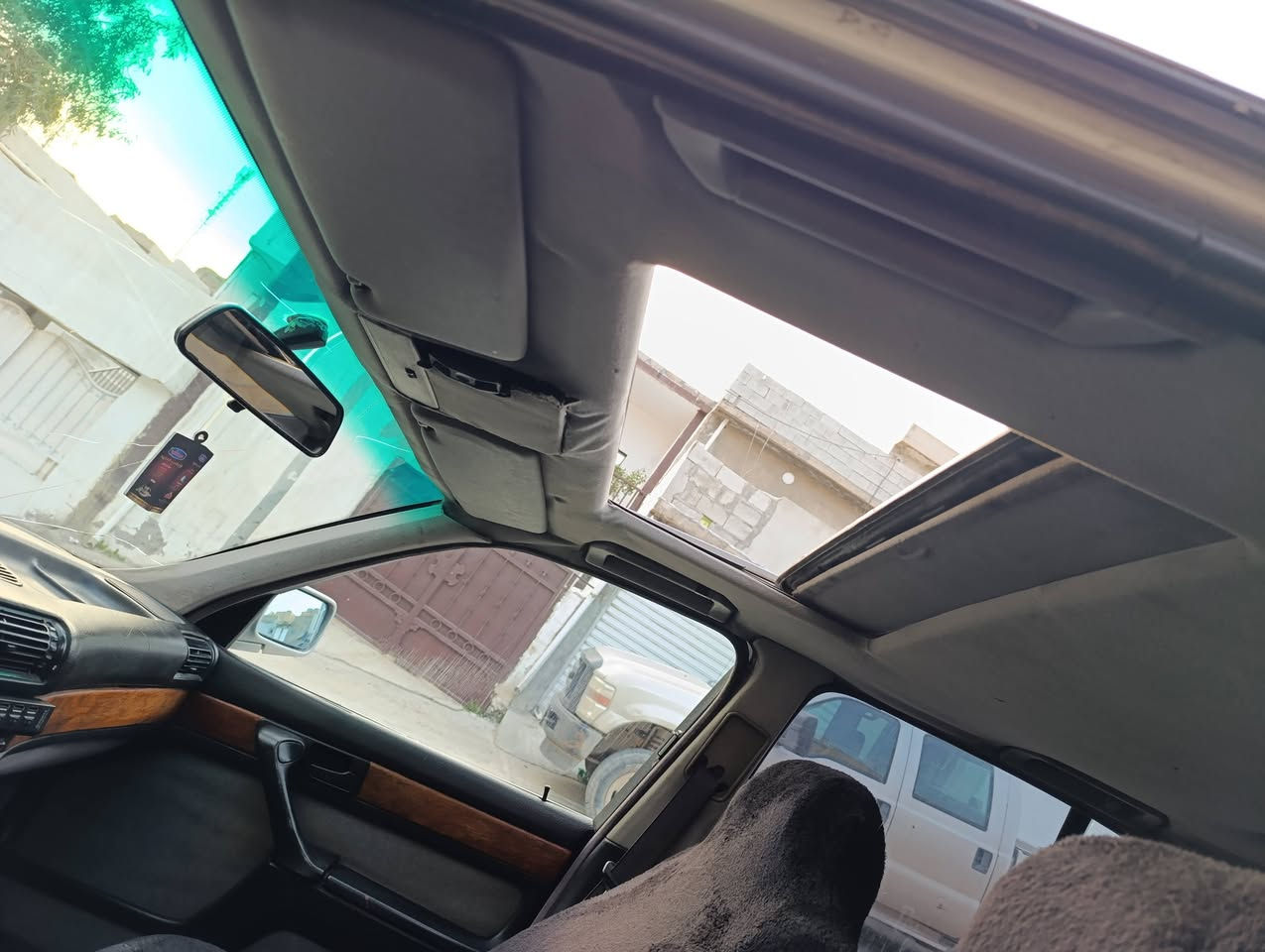 بەناوی خودای گەورەو میهرەبان BMW 730i مۆدیل 1991 ئـاڕم پلاستیک سلێمانی *********** فولە بەس تۆماتیک نیە سڵایت چوارجام کارەبا 7کەللە تەبریت بەس کۆمپلێسەری نەقسە ناو دەشبول کامل ئیش ئەکا لایت ئەڵقە پێشی کرایتە سپۆرت تەقەو ڕەقەی نیە دەمولێدراوی نیە ناوغورفەی لۆک  گێڕو مەکینەی بەشەرت ئاڕمو ئەوەلیاتو بڕانەوەی بەشەرت سعری 35 وەرەقەو کەمێک مەجال شوێن کۆیە ***********
