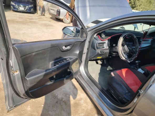 السلام عليكم كيا ريو 23 وارد حادث باب السايق بعدهه ع وضع الشركة تبريد ثلج تدفئة ماناقصه اي شي استعمال شخصي مال موظف محرك 1600دوش 8بخاخات ستوهه دخلت 23ميل الشراي يتصل وتتدلل ***********
