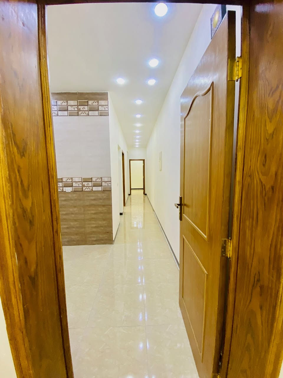 السلام عليكم
يتوفر شقة طابق ثاني  #للايجار 

العنوان 📌 #المنصور حي العربي

🚨 بدون دلالية من صاحبها مباشرة 

 🏠المساحة  100 متر بناء حديث 

يتكون من 

🔵غرفة استقبال

🔵 غرف نوم عدد 2

🔵 مطبخ 

🔵صحيات

السعر: 
الطابق الأول ب ٩٠٠ الف قفل
الطابق الثاني ب ٩٠٠ ألف قفل

 ⛔️ الايجار حصرا للعوائل

لمزيد من المعلومات الاتصال على 
👇👇👇
***********
