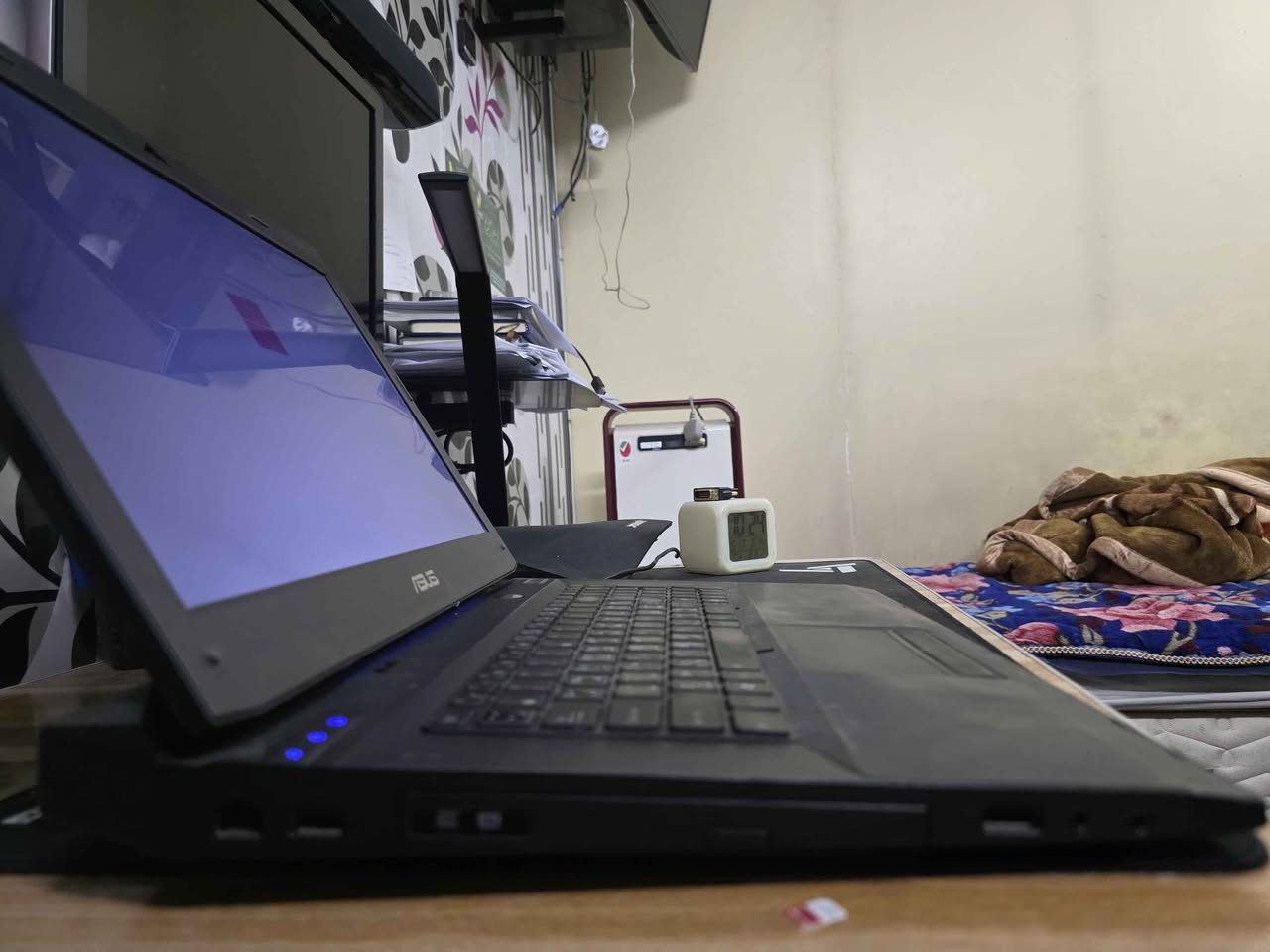 لابتوب اسوس جميع المواصفات بالصور السعر ١٥٠ الف البطارية والسيدي منتهية.  اذا تريد وية البطارية ب ١٧٥ الف دبل  هارد ssd ١٢٨ كيكا وهارد ٦٠٠ كيكا عادي شاشة ١٧.٣ كبيرة  دبل فان و كارت شاشة خارجي ١ كيكا ATI 5800 ورام ٨ كيكا وتكدر تسوي ١٦ معالج i7 جيل الاول او الثاني  الابتوب شغالة كاملة بيه شخوط و كم كسر موضحات بالصور  جوه الكيبورد  والسيدي درايف عاطل يتصلح ب ٢٠ الف الي يريد . مبدل اله معجون بالجديد للمعالج وكارت الشاشة. الشاشة  حجمة كبير وثقيلة تنفعة مكتبية للشغل المكتبي وندوس ١١ اصلي مفعل .  المواصفات بالصور ولابتوب كامل شغال بدون اي مشاكل بغداد, العراق


**إذا كنت صاحب هذا الإعلان وتريد حذفه لأي سبب، رجاءا أرسل رسالة إلى الدعم الفني**