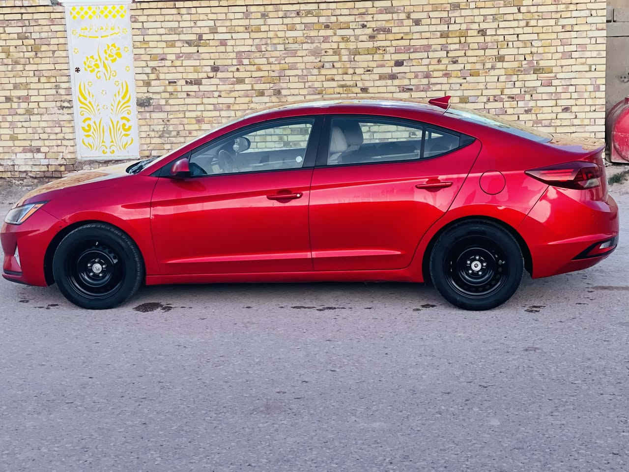 السلام عليكم النترا موديل 20 السياره امريكي معوقين حادثها بس دعاميه والباقي كفاله ماكينه وكير مكفولات تخم تاير جديد حداديه جديده كهربائيات كلها شغاله السياره جاهزه السياره ب 130 وبيها مجال قليل مكان السياره سانويه لل 27 العماره ميسان رقم الهاتف***********
