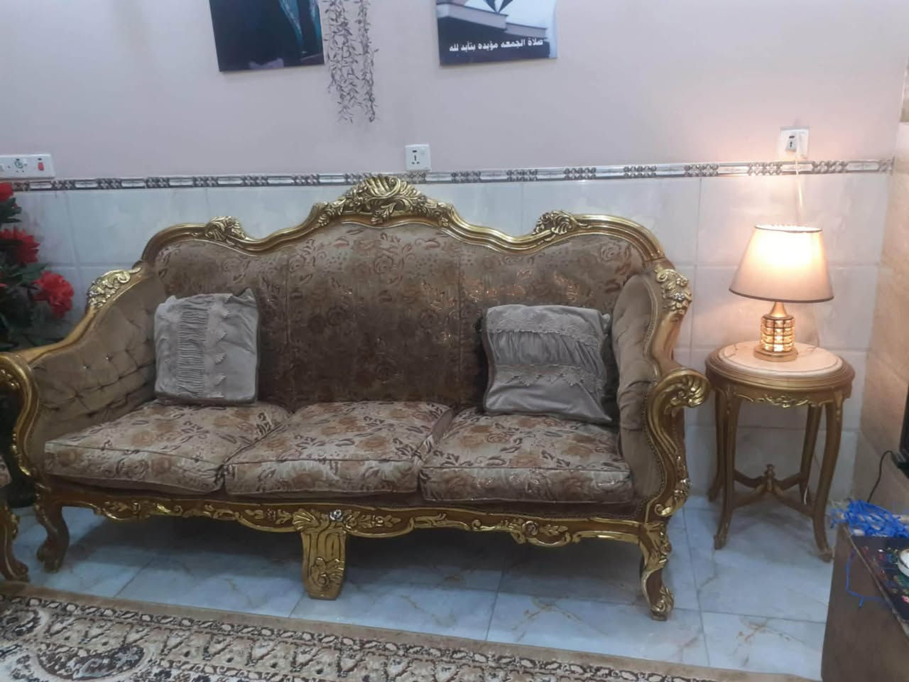 السلام عليكم تخم مصري للبيع سعره ٥٠٠ وبي مجال 
للتواصل:***********
العنوان السريدات 
تفاصيل التخم قنفات كبار ٢ و٤ كراسي وطبلات عدد٣
