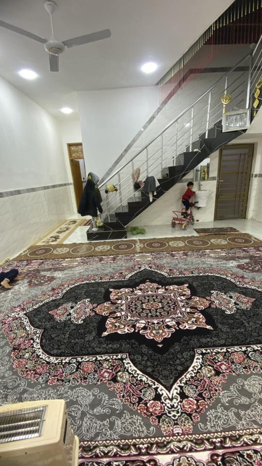 بيت للبيع في الحقل ثاني مساحه ١٢٥متر بناء حديث وقريب ع شارع وجه البيت ع شمس الي مو شراي رجأن لا يخابر ولا يتصل  السعر ١٠٠وبيه مجال حك جيه الشراي مبايل وتساب ***********
