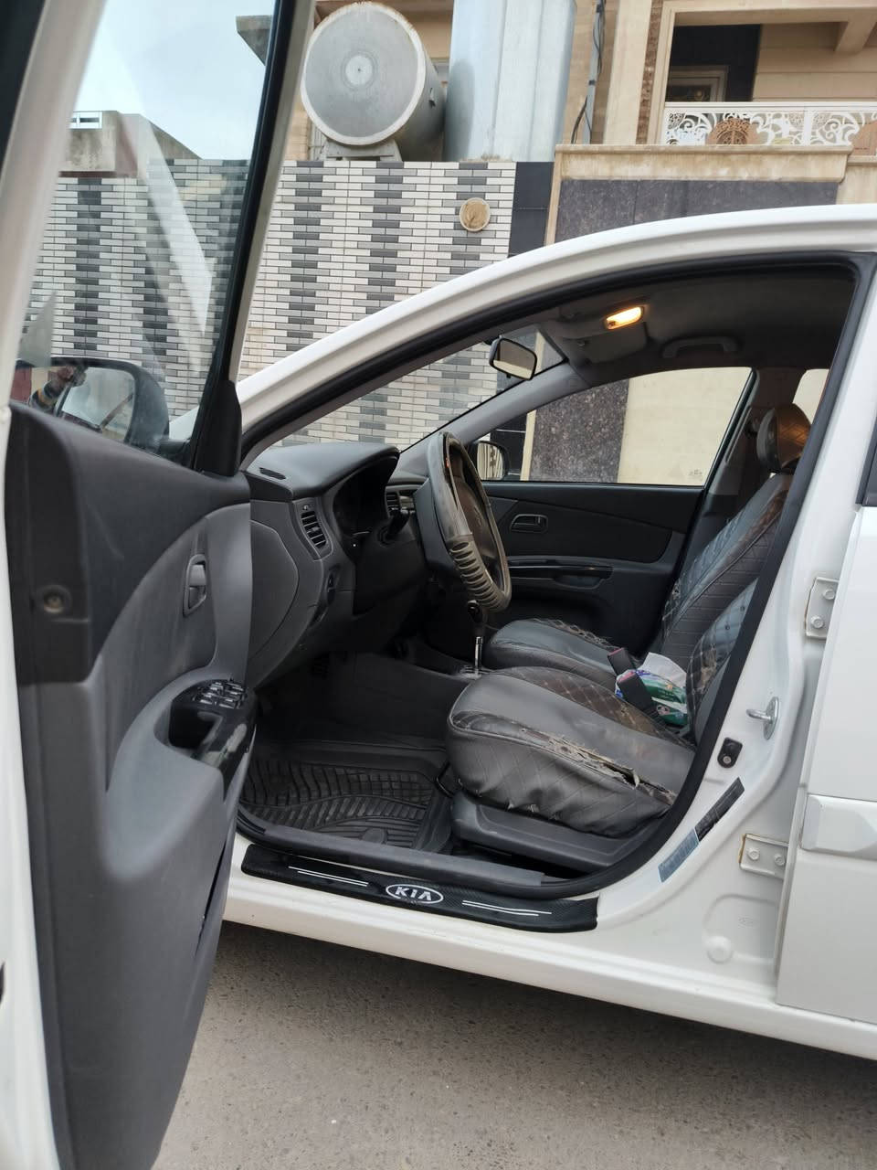 كيه ريو 2011
كاربون بانزين
رقم اربيل ابسمي
امبدل جملغين اماميات وبند اصلي 
مكلف بل نشر
***********
***********
