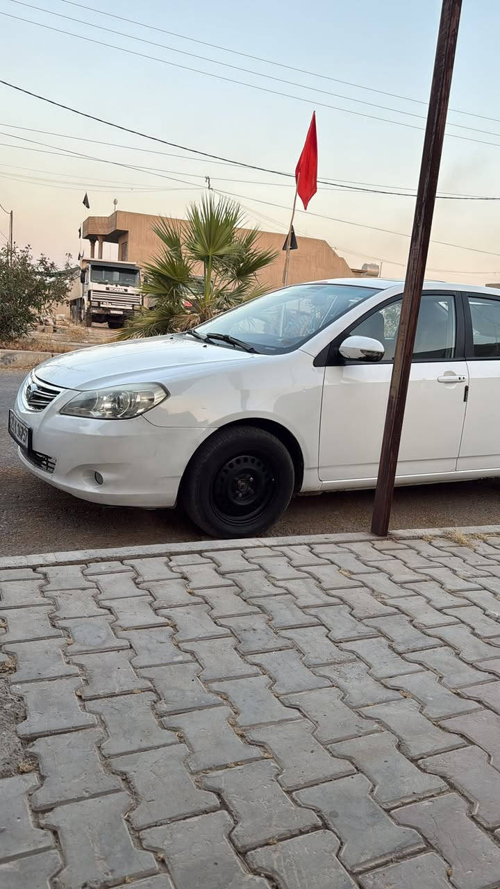 سيارة  بي وايدي جي ٣.  
موديل 2014   
محرك بلادي  حجم  محرك ١٨٠٠. بلادي  
دفتر بانزين موجود 
سنوي شرط تحويل   
ضرار بي تعديل بسيط   
تبريد محرك  كير بلادي                                        
سعر ٧٢ بي مجال 
مكان تازه 
***********
