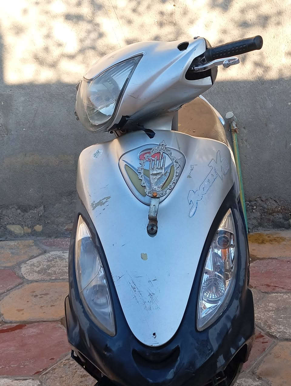 السلام عليكم مرخصة الأدمن دراجه للبيع موديل2011... السعرخاص ***********
