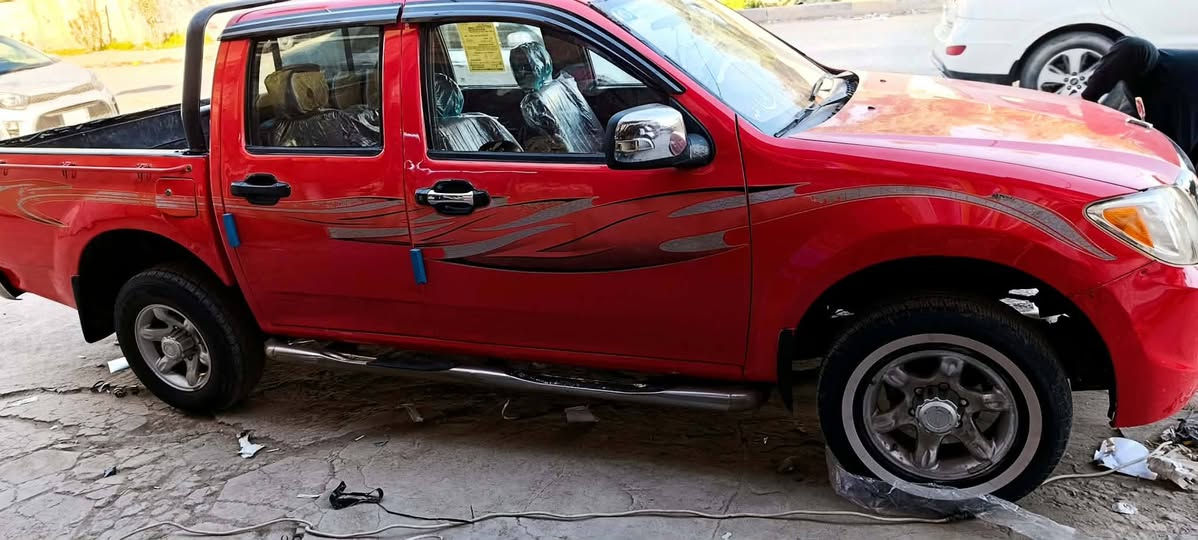 بسم الله الرحمن الرحيم من رخصة الادمن المحترم للبيع سياره بيكب كنوه وجه فلاونزه موديل ٢٠١٣ مكفوله كفاله عامه سنويه ل٢٩ رقم مثنى شرط شركه تبريد تدفئه محرك كير اكسن مكفولات كهربائيات كلها شغاله تخم تاير حداديه جديده شرط احلى من الصور السعر ٦٥ وبيها مجال تلفون ***********. *********** مكاني حله
