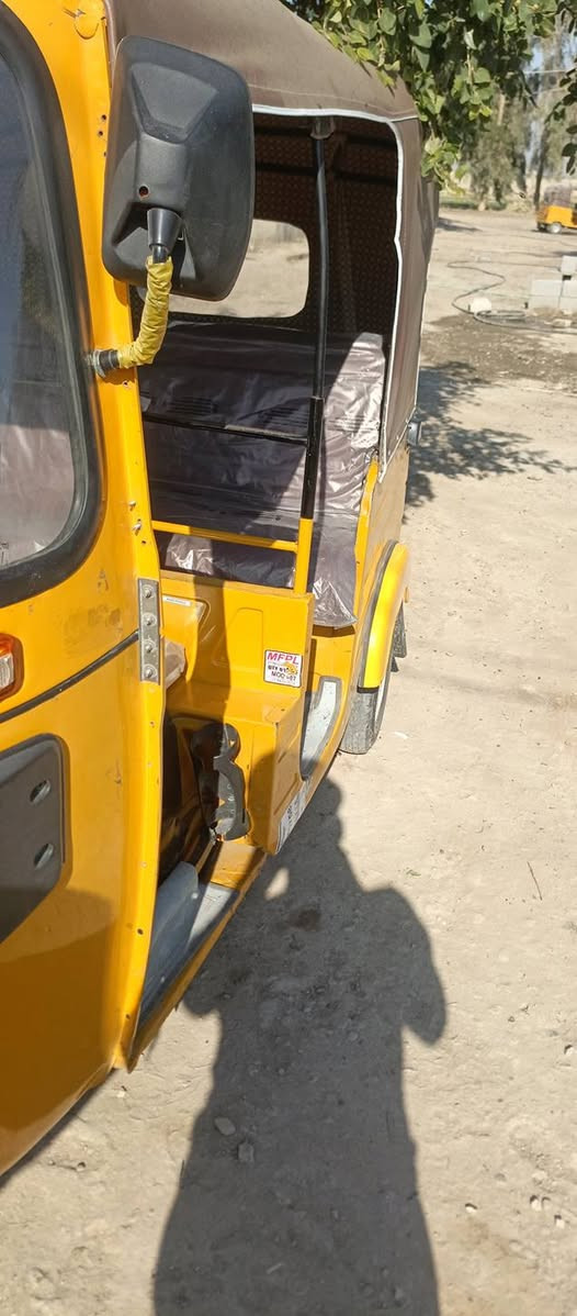 سلام عليكم تكتك19للبيع لا ضربه لا صبغ شهر 6اوراق 7اصوليه مكفوله لترقيم بغداد لمعامل السعر 4500. ‪***********
