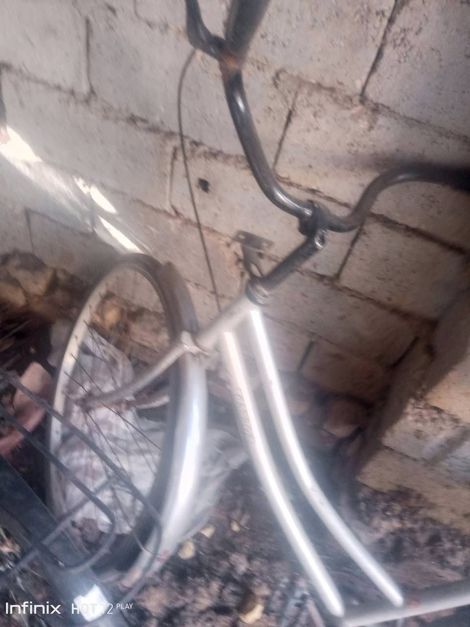 سلام عليكم عندي اثنين بايسكلات الصفر بي فقصه وسريع  عوزه بس جوب خلفي حجمه 27 نضيف سعره 120 وبي رمجال اما الرصاصي مابي شي سعره 60 وبي مجال  مكاني ديوانيه قضاء السنيه


**إذا كنت صاحب هذا الإعلان وتريد حذفه لأي سبب، رجاءا أرسل رسالة إلى الدعم الفني**