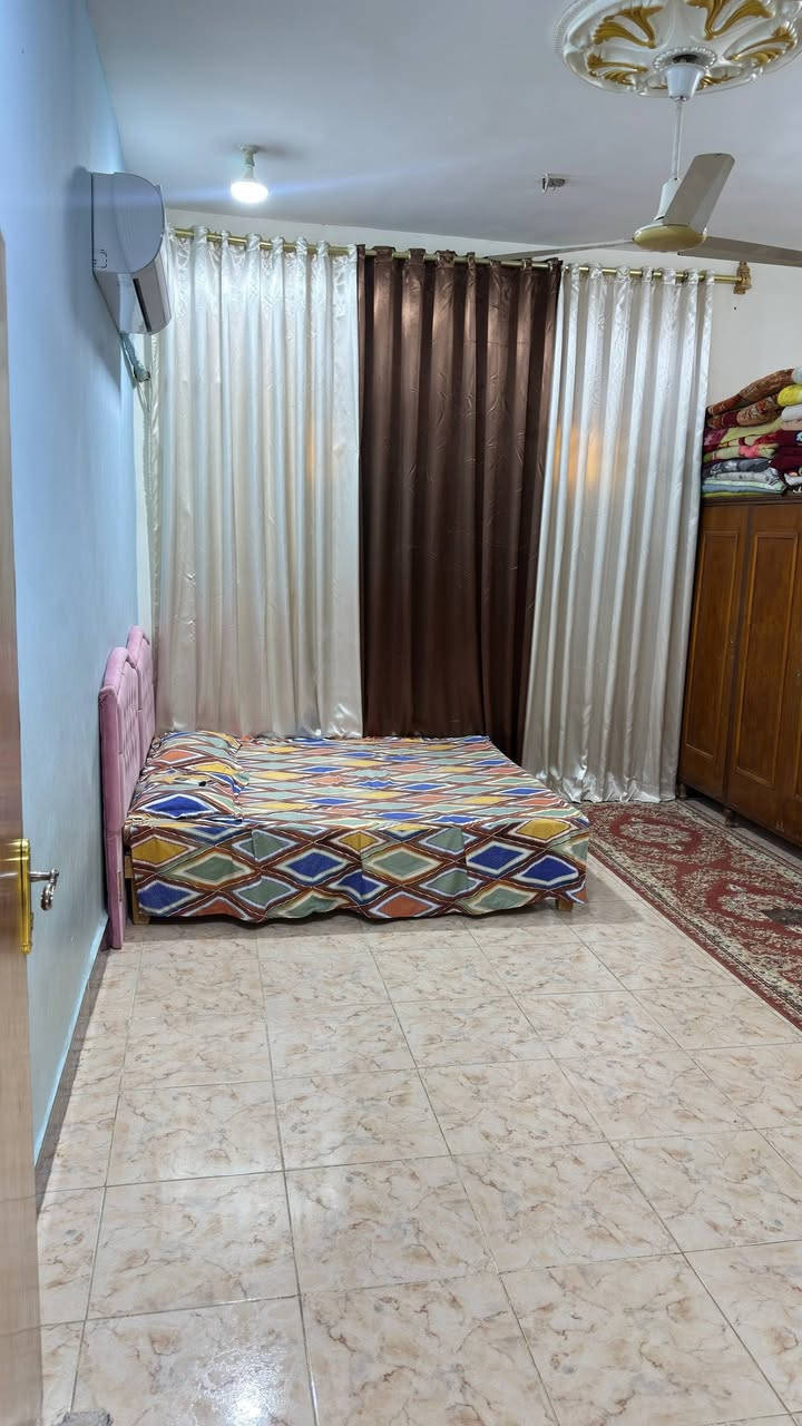 بيت للبيع منطقة الكارضيه البيضاء مساحة 200
***********
