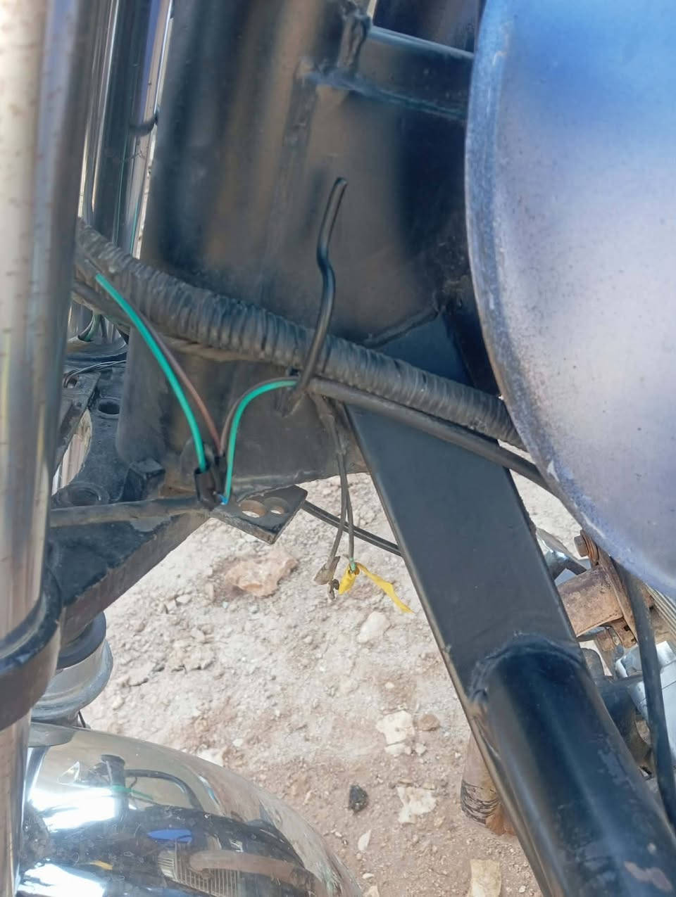 ستوته للبيع بسعر مليون ونص وبيها مجال الشاصي 19 والمكينه 21 ما مفتوحه مال شغل يعني فول نضافه الرقم *********** هاذا رقمي
