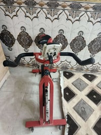 بيسكل رياضي مستعمل قليل السعر 120 وبي مجال رقم الهاتف 07710964440