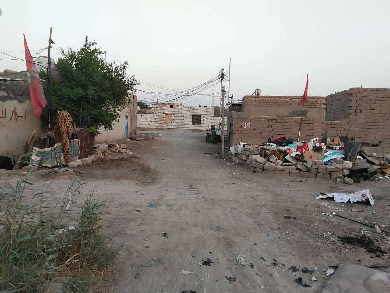 السلام عليكم ورحمة الله وبركاته يوجد لدينا بيت 200متر السعر 15مليون أب منطقة سيد خضير قرب المرقد *********** ابو سجاد
