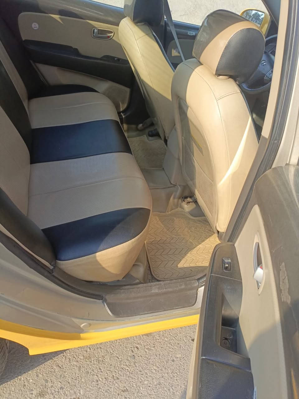 السلام عليكم 
انترا تاكسي 2009للبيع امريكي كلها كود واحد ماعد البنيد كير ومحرك شرط وشرط التحويل السعر اتصال الرقم 
***********
